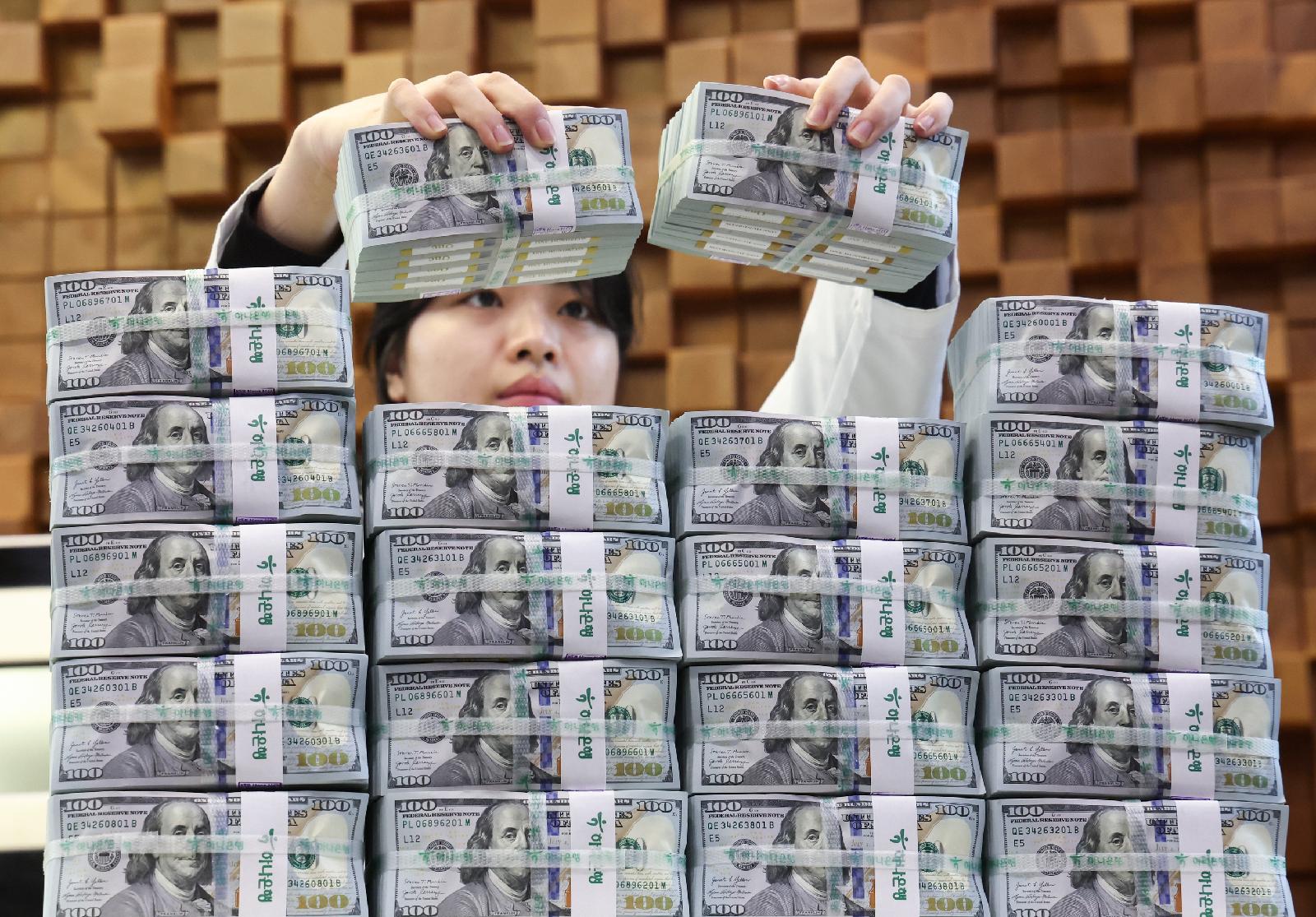 سعر الوون مقابل الدولار قد يصبح أكثر خطورة بعد 14 مايو مع تغير تدفقات رأس المال
