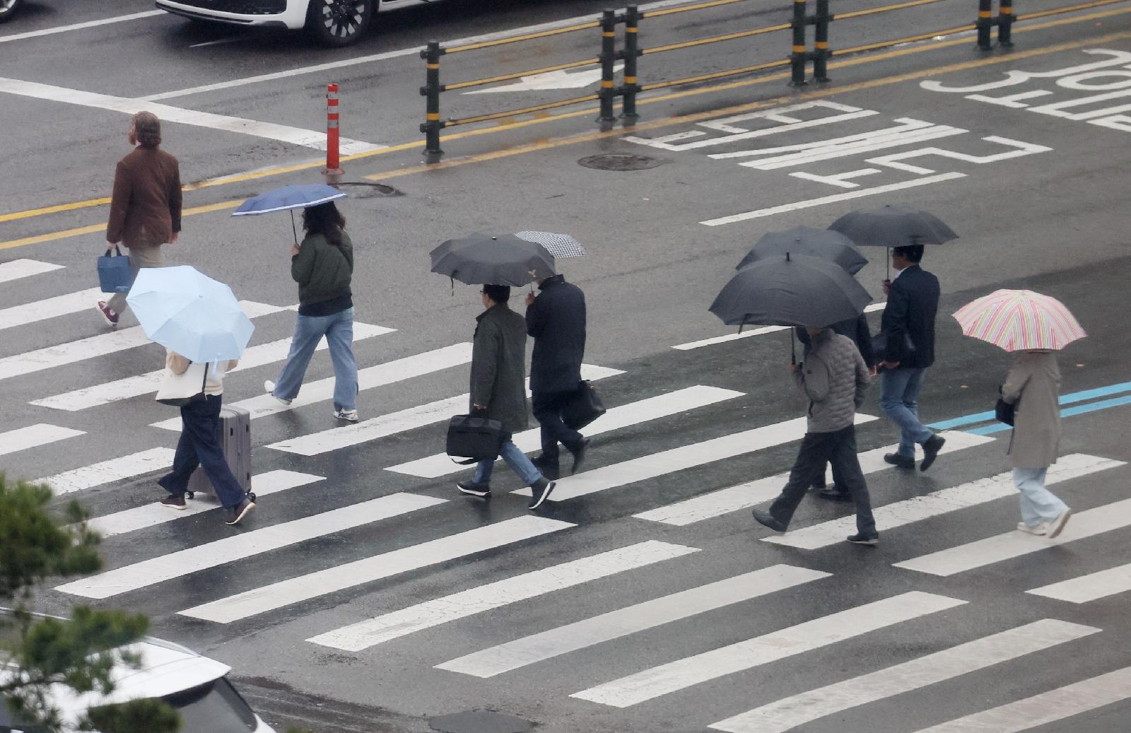 Lluvia en toda Corea el 11 de mayo y vientos fuertes en zonas: paraguas para el lunes
