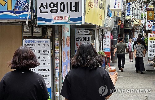 자영업자 부실대출 올해 8% 증가, 금리급등에 고령층 상환위험 커졌다