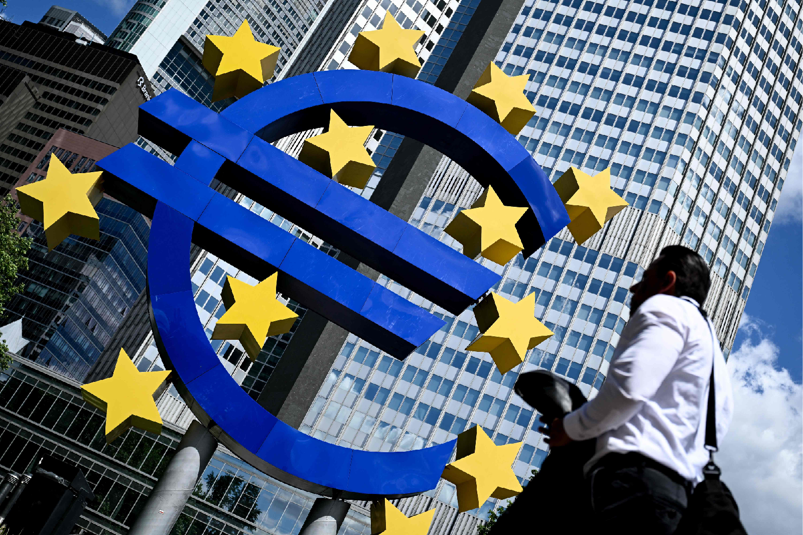 ECB 3년 만에 금리 인상, 예금금리 0.25%p 올려 물가 대응 강화