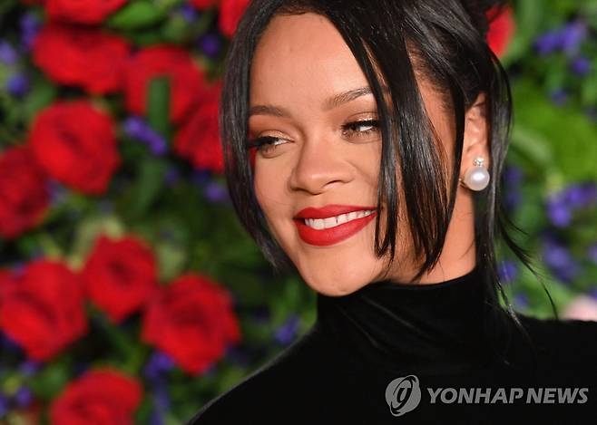 Rihanna témoigne sur la peur d’une fusillade chez elle à LA : « Une arme vers nous… »