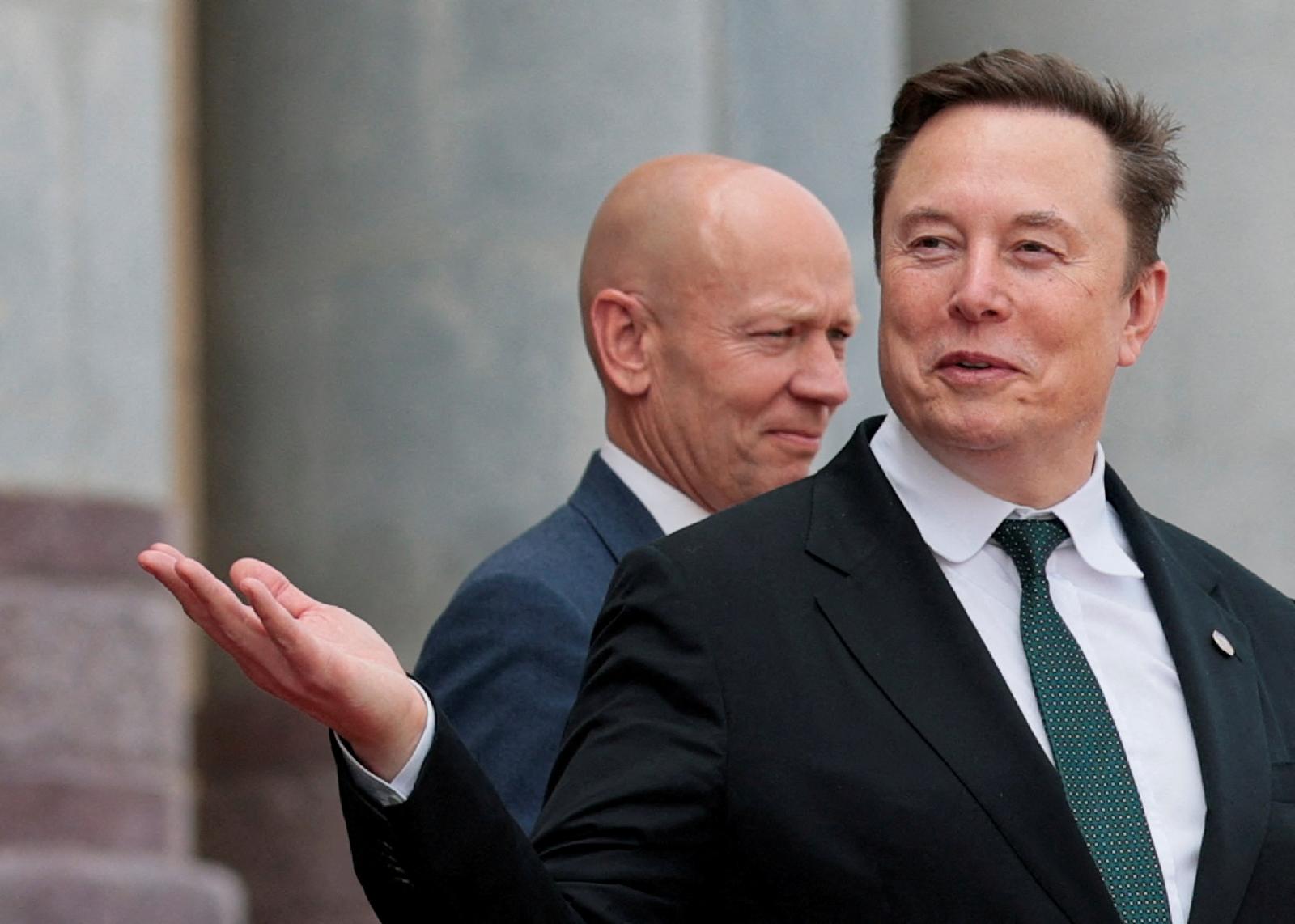 Musk Family and a Magpie Draw Attention During Trump’s China Visit